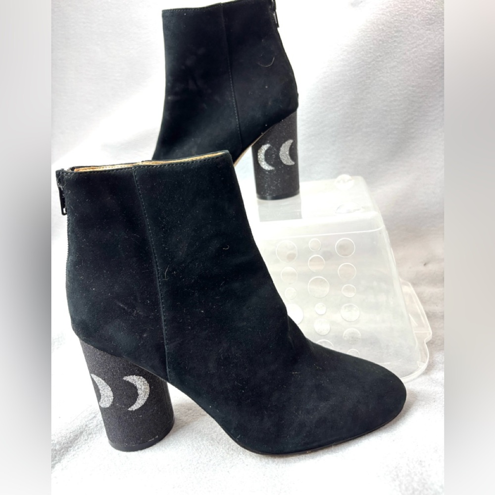 Katy Perry 7 MAYARI Witchy Whimseygoth Zip Velvet Ankle Boots Black n Silver